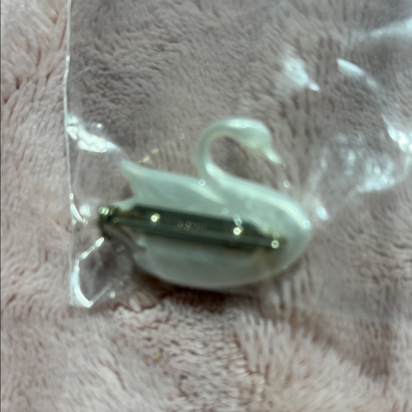 Avon Gold and Silver Swan Brooch - Picture 2 of 2